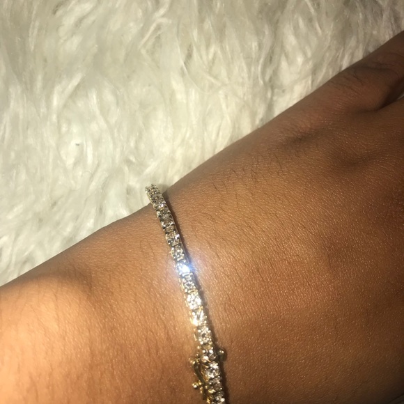 14k Yellow Gold 3 1/2 ctw Diamond Tennis Bracelet - Picture 2 of 3